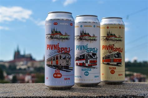 Fľaše remeselného piva s ovocnou a čajovou tematikou