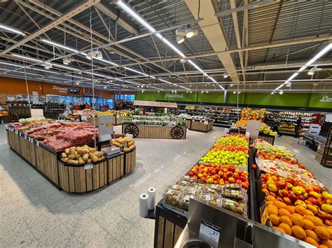 Slovenský supermarket s pokladňami