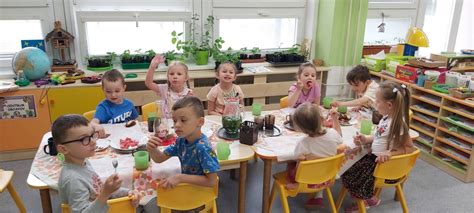 Ilustrácia detí v škole