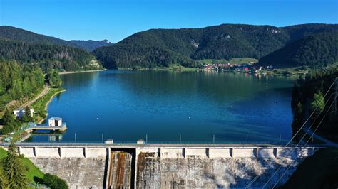 Fínska krajina a vodná plocha