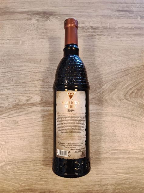 Fľaša vína Skalický Rubín