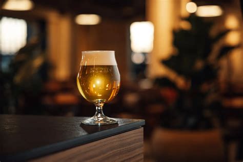 Pohár nemeckého pšeničného piva s bohatou penou