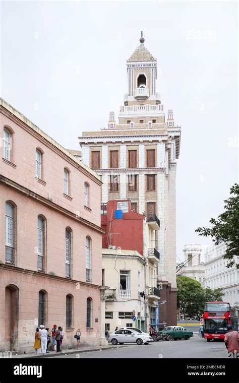 Historická budova Edificio Bacardí v Havane