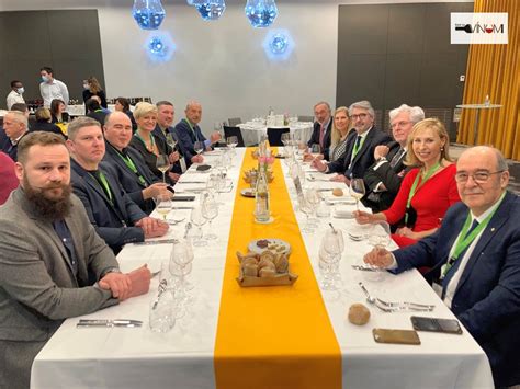 Slovenskí a českí degustátori na Vinalies 2022