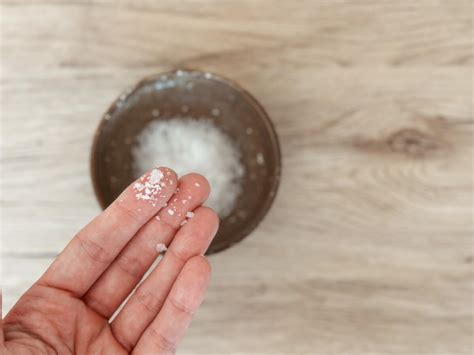 kryštáliky soli na škvrne od vína