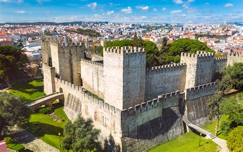 Hrad São Jorge s výhľadom na Lisabon