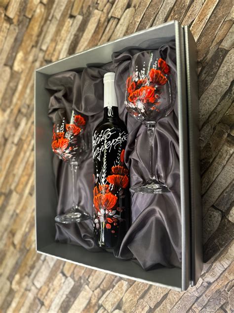 Ilustračná fotografia svadobného stola s pohármi vína