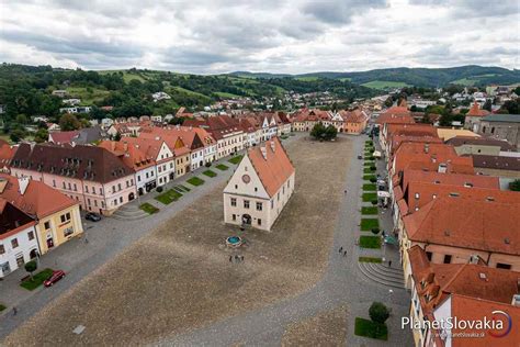 Výhľad z hotela na Radničné námestie v Pezinku
