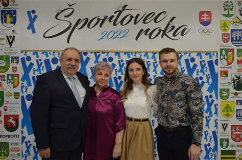 športovec pijúci vodu