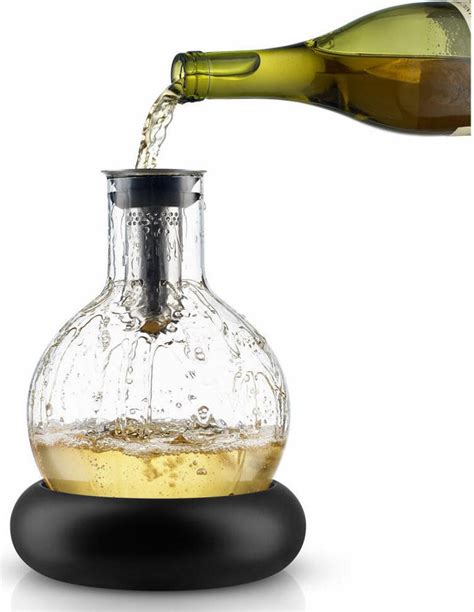 Ilustrácia pohára na whisky s chladiacim prvkom