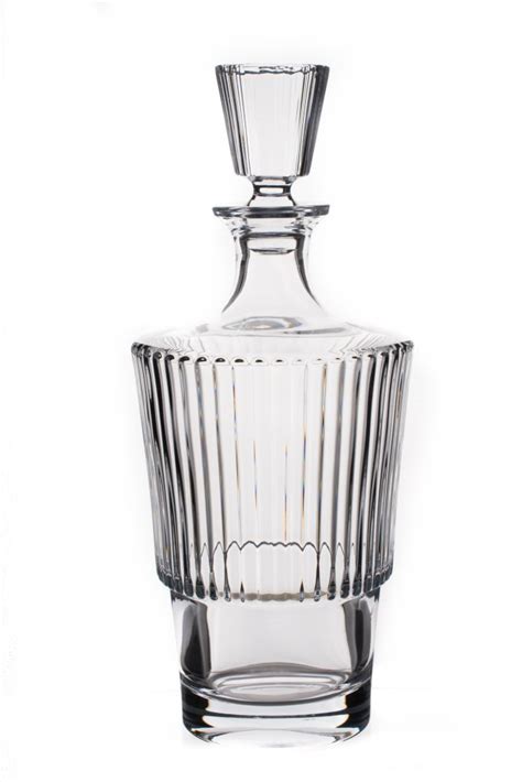 elegantná fľaša whisky