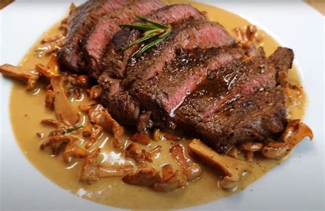 Nakrájaný steak s omáčkou